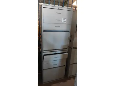 LOTE 156 - 02 ARMÁRIOS BAIXOS DE FERRO E TAMPO EM MADEIRA COM 03 GAVETAS E 01 PORTA CADA. (NO ESTADO) ATENÇÃO! FAZER A VISITAÇÃO ANTES DE ARREMATAR, NÃO SABEMOS SE FUNCIONA, LEILÃO NÃO TEM GARANTIA E NEM DEVOLUÇÃO, SUJEITO A POSSÍVEIS AVARIAS VISÍVEIS/OCULTAS E/OU AUSÊNCIA DE COMPONENTES.