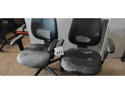 LOTE 413 - 02 CADEIRAS DE ESCRITÓRIO. (NO ESTADO) ATENÇÃO! FAZER A VISITAÇÃO ANTES DE ARREMATAR, NÃO SABEMOS SE FUNCIONA, LEILÃO NÃO TEM GARANTIA E NEM DEVOLUÇÃO, SUJEITO A POSSÍVEIS AVARIAS VISÍVEIS/OCULTAS E/OU AUSÊNCIA DE COMPONENTES.