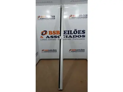 LOTE 320 - 01 TELA DE PROJEÇÃO. (NO ESTADO) ATENÇÃO! FAZER A VISITAÇÃO ANTES DE ARREMATAR, NÃO SABEMOS SE FUNCIONA, LEILÃO NÃO TEM GARANTIA E NEM DEVOLUÇÃO, SUJEITO A POSSÍVEIS AVARIAS VISÍVEIS/OCULTAS E/OU AUSÊNCIA DE COMPONENTES.