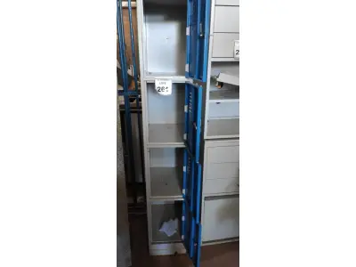 LOTE 261 - 01 ARMÁRIO DE AÇO DE 04 PORTAS COM TRANCA. (NO ESTADO) ATENÇÃO! FAZER A VISITAÇÃO ANTES DE ARREMATAR, NÃO SABEMOS SE FUNCIONA, LEILÃO NÃO TEM GARANTIA E NEM DEVOLUÇÃO, SUJEITO A POSSÍVEIS AVARIAS VISÍVEIS/OCULTAS E/OU AUSÊNCIA DE COMPONENTES.