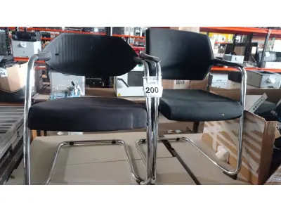 LOTE 200 - 02 CADEIRAS DE PÉS FIXOS . (NO ESTADO) ATENÇÃO! FAZER A VISITAÇÃO ANTES DE ARREMATAR, NÃO SABEMOS SE FUNCIONA, LEILÃO NÃO TEM GARANTIA E NEM DEVOLUÇÃO, SUJEITO A POSSÍVEIS AVARIAS VISÍVEIS/OCULTAS E/OU AUSÊNCIA DE COMPONENTES.