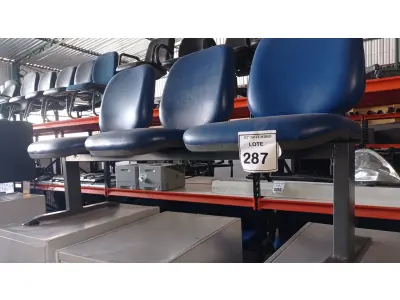 LOTE 287 - 01 LONGARINA DE 03 LUGARES. (NO ESTADO) ATENÇÃO! FAZER A VISITAÇÃO ANTES DE ARREMATAR, NÃO SABEMOS SE FUNCIONA, LEILÃO NÃO TEM GARANTIA E NEM DEVOLUÇÃO, SUJEITO A POSSÍVEIS AVARIAS VISÍVEIS/OCULTAS E/OU AUSÊNCIA DE COMPONENTES.