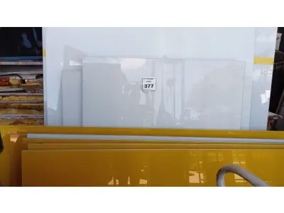 LOTE 377 - 09 PAINÉIS DE VIDRO COM CORES E TAMANHOS DIVERSOS. (NO ESTADO) ATENÇÃO! FAZER A VISITAÇÃO ANTES DE ARREMATAR, NÃO SABEMOS SE FUNCIONA, LEILÃO NÃO TEM GARANTIA E NEM DEVOLUÇÃO, SUJEITO A POSSÍVEIS AVARIAS VISÍVEIS/OCULTAS E/OU AUSÊNCIA DE COMPONENTES.