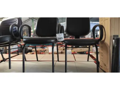 LOTE 385 - 02 CADEIRAS DE ESCRITÓRIO COM PÉS FIXOS. (NO ESTADO) ATENÇÃO! FAZER A VISITAÇÃO ANTES DE ARREMATAR, NÃO SABEMOS SE FUNCIONA, LEILÃO NÃO TEM GARANTIA E NEM DEVOLUÇÃO, SUJEITO A POSSÍVEIS AVARIAS VISÍVEIS/OCULTAS E/OU AUSÊNCIA DE COMPONENTES.