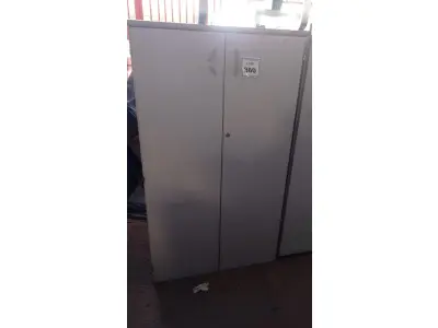 LOTE 360 - 01 ARMÁRIO ALTO PARA ESCRITÓRIO COM 02 PORTAS. (NO ESTADO) ATENÇÃO! FAZER A VISITAÇÃO ANTES DE ARREMATAR, NÃO SABEMOS SE FUNCIONA, LEILÃO NÃO TEM GARANTIA E NEM DEVOLUÇÃO, SUJEITO A POSSÍVEIS AVARIAS VISÍVEIS/OCULTAS E/OU AUSÊNCIA DE COMPONENTES.