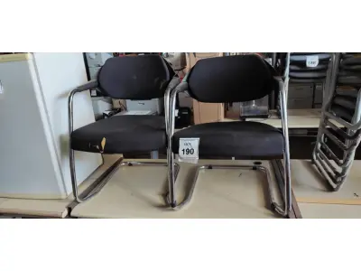 LOTE 190 - 02 CADEIRAS COM PÉS FIXOS. (NO ESTADO) ATENÇÃO! FAZER A VISITAÇÃO ANTES DE ARREMATAR, NÃO SABEMOS SE FUNCIONA, LEILÃO NÃO TEM GARANTIA E NEM DEVOLUÇÃO, SUJEITO A POSSÍVEIS AVARIAS VISÍVEIS/OCULTAS E/OU AUSÊNCIA DE COMPONENTES.