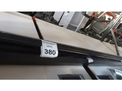 LOTE 380 - 03 TELAS DE PROJEÇÃO. (NO ESTADO) ATENÇÃO! FAZER A VISITAÇÃO ANTES DE ARREMATAR, NÃO SABEMOS SE FUNCIONA, LEILÃO NÃO TEM GARANTIA E NEM DEVOLUÇÃO, SUJEITO A POSSÍVEIS AVARIAS VISÍVEIS/OCULTAS E/OU AUSÊNCIA DE COMPONENTES.