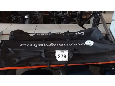 LOTE 279 - 02 EXPOSITORES DE CARTAZES. (NO ESTADO) ATENÇÃO! FAZER A VISITAÇÃO ANTES DE ARREMATAR, NÃO SABEMOS SE FUNCIONA, LEILÃO NÃO TEM GARANTIA E NEM DEVOLUÇÃO, SUJEITO A POSSÍVEIS AVARIAS VISÍVEIS/OCULTAS E/OU AUSÊNCIA DE COMPONENTES.