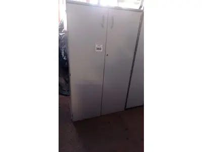 LOTE 360 - 01 ARMÁRIO ALTO PARA ESCRITÓRIO COM 02 PORTAS. (NO ESTADO) ATENÇÃO! FAZER A VISITAÇÃO ANTES DE ARREMATAR, NÃO SABEMOS SE FUNCIONA, LEILÃO NÃO TEM GARANTIA E NEM DEVOLUÇÃO, SUJEITO A POSSÍVEIS AVARIAS VISÍVEIS/OCULTAS E/OU AUSÊNCIA DE COMPONENTES.