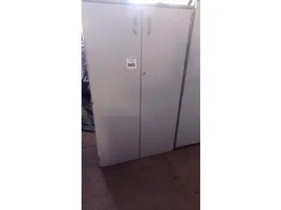 LOTE 360 - 01 ARMÁRIO ALTO PARA ESCRITÓRIO COM 02 PORTAS. (NO ESTADO) ATENÇÃO! FAZER A VISITAÇÃO ANTES DE ARREMATAR, NÃO SABEMOS SE FUNCIONA, LEILÃO NÃO TEM GARANTIA E NEM DEVOLUÇÃO, SUJEITO A POSSÍVEIS AVARIAS VISÍVEIS/OCULTAS E/OU AUSÊNCIA DE COMPONENTES.