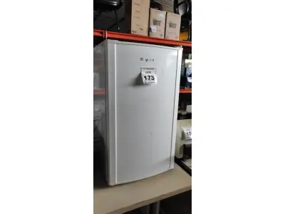 LOTE 173 - 01 FRIGOBAR 220V MARCA ELECTROLUX. (NO ESTADO) ATENÇÃO! FAZER A VISITAÇÃO ANTES DE ARREMATAR, NÃO SABEMOS SE FUNCIONA, LEILÃO NÃO TEM GARANTIA E NEM DEVOLUÇÃO, SUJEITO A POSSÍVEIS AVARIAS VISÍVEIS/OCULTAS E/OU AUSÊNCIA DE COMPONENTES.