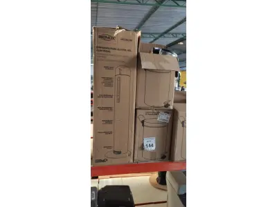 LOTE 144 - 03 LIXEIRAS INOX SEM TAMPA E 01 DISPENSE PARA ÁLCOOL EM GEL COM PEDAL. (NO ESTADO) ATENÇÃO! FAZER A VISITAÇÃO ANTES DE ARREMATAR, NÃO SABEMOS SE FUNCIONA, LEILÃO NÃO TEM GARANTIA E NEM DEVOLUÇÃO, SUJEITO A POSSÍVEIS AVARIAS VISÍVEIS/OCULTAS E/OU AUSÊNCIA DE COMPONENTES.