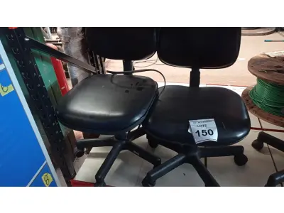 LOTE 150 - 02 CADEIRAS GIRATÓRIAS. (NO ESTADO) ATENÇÃO! FAZER A VISITAÇÃO ANTES DE ARREMATAR, NÃO SABEMOS SE FUNCIONA, LEILÃO NÃO TEM GARANTIA E NEM DEVOLUÇÃO, SUJEITO A POSSÍVEIS AVARIAS VISÍVEIS/OCULTAS E/OU AUSÊNCIA DE COMPONENTES.