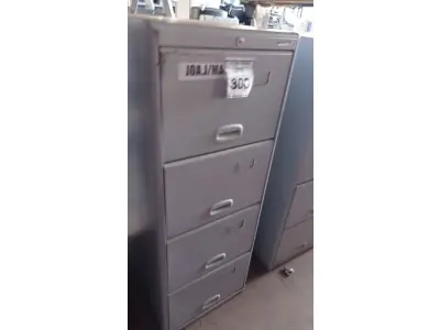 LOTE 300 - 01 ARQUIVO DE AÇO COM 04 GAVETAS. (NO ESTADO) ATENÇÃO! FAZER A VISITAÇÃO ANTES DE ARREMATAR, NÃO SABEMOS SE FUNCIONA, LEILÃO NÃO TEM GARANTIA E NEM DEVOLUÇÃO, SUJEITO A POSSÍVEIS AVARIAS VISÍVEIS/OCULTAS E/OU AUSÊNCIA DE COMPONENTES.