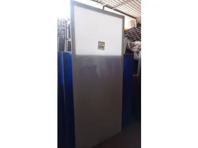 LOTE 379 - 04 PAINÉIS DE VIDRO EM TAMANHOS VARIADOS. (NO ESTADO) ATENÇÃO! FAZER A VISITAÇÃO ANTES DE ARREMATAR, NÃO SABEMOS SE FUNCIONA, LEILÃO NÃO TEM GARANTIA E NEM DEVOLUÇÃO, SUJEITO A POSSÍVEIS AVARIAS VISÍVEIS/OCULTAS E/OU AUSÊNCIA DE COMPONENTES.