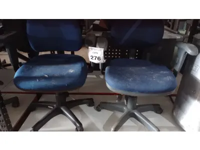 LOTE 276 - 02 CADEIRAS GIRATÓRIAS. (NO ESTADO) ATENÇÃO! FAZER A VISITAÇÃO ANTES DE ARREMATAR, NÃO SABEMOS SE FUNCIONA, LEILÃO NÃO TEM GARANTIA E NEM DEVOLUÇÃO, SUJEITO A POSSÍVEIS AVARIAS VISÍVEIS/OCULTAS E/OU AUSÊNCIA DE COMPONENTES.