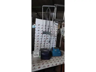 LOTE 177 - 02 ENCERADEIRAS ELÉTRICAS DOMÉSTICA MARCAS ARNO E ELECTROLUX. (NO ESTADO) ATENÇÃO! FAZER A VISITAÇÃO ANTES DE ARREMATAR, NÃO SABEMOS SE FUNCIONA, LEILÃO NÃO TEM GARANTIA E NEM DEVOLUÇÃO, SUJEITO A POSSÍVEIS AVARIAS VISÍVEIS/OCULTAS E/OU AUSÊNCIA DE COMPONENTES.