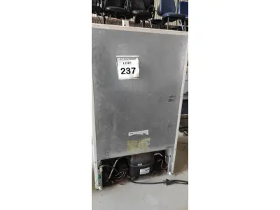 LOTE 237 - 01 FRIGOBAR 220V MARCA CONSUL. (NO ESTADO) ATENÇÃO! FAZER A VISITAÇÃO ANTES DE ARREMATAR, NÃO SABEMOS SE FUNCIONA, LEILÃO NÃO TEM GARANTIA E NEM DEVOLUÇÃO, SUJEITO A POSSÍVEIS AVARIAS VISÍVEIS/OCULTAS E/OU AUSÊNCIA DE COMPONENTES.