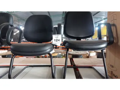 LOTE 124 - 02 CADEIRAS COM PÉS FIXOS. (NO ESTADO) ATENÇÃO! FAZER A VISITAÇÃO ANTES DE ARREMATAR, NÃO SABEMOS SE FUNCIONA, LEILÃO NÃO TEM GARANTIA E NEM DEVOLUÇÃO, SUJEITO A POSSÍVEIS AVARIAS VISÍVEIS/OCULTAS E/OU AUSÊNCIA DE COMPONENTES.