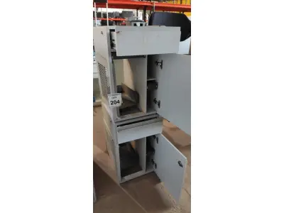 LOTE 204 - 02 ARMÁRIOS BAIXOS COM 01 GAVETA E SUPORTE PARA CPU. (NO ESTADO) ATENÇÃO! FAZER A VISITAÇÃO ANTES DE ARREMATAR, NÃO SABEMOS SE FUNCIONA, LEILÃO NÃO TEM GARANTIA E NEM DEVOLUÇÃO, SUJEITO A POSSÍVEIS AVARIAS VISÍVEIS/OCULTAS E/OU AUSÊNCIA DE COMPONENTES.