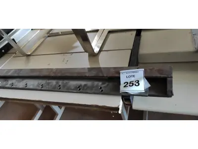 LOTE 253 - 01 LÂMINA DE GUILHOTINA GRÁFICA 100CM. (NO ESTADO) ATENÇÃO! FAZER A VISITAÇÃO ANTES DE ARREMATAR, NÃO SABEMOS SE FUNCIONA, LEILÃO NÃO TEM GARANTIA E NEM DEVOLUÇÃO, SUJEITO A POSSÍVEIS AVARIAS VISÍVEIS/OCULTAS E/OU AUSÊNCIA DE COMPONENTES.