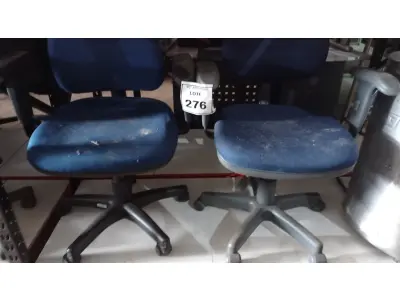 LOTE 276 - 02 CADEIRAS GIRATÓRIAS. (NO ESTADO) ATENÇÃO! FAZER A VISITAÇÃO ANTES DE ARREMATAR, NÃO SABEMOS SE FUNCIONA, LEILÃO NÃO TEM GARANTIA E NEM DEVOLUÇÃO, SUJEITO A POSSÍVEIS AVARIAS VISÍVEIS/OCULTAS E/OU AUSÊNCIA DE COMPONENTES.