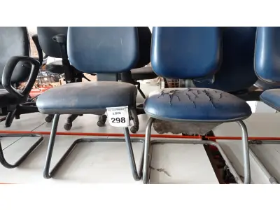 LOTE 298 - 02 CADEIRAS COM PÉS FIXOS. (NO ESTADO) ATENÇÃO! FAZER A VISITAÇÃO ANTES DE ARREMATAR, NÃO SABEMOS SE FUNCIONA, LEILÃO NÃO TEM GARANTIA E NEM DEVOLUÇÃO, SUJEITO A POSSÍVEIS AVARIAS VISÍVEIS/OCULTAS E/OU AUSÊNCIA DE COMPONENTES.