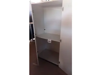 LOTE 368 - 01 ARMÁRIOS ALTO PARA ESCRITÓRIO COM 01 COMPARTIMENTO. (NO ESTADO) ATENÇÃO! FAZER A VISITAÇÃO ANTES DE ARREMATAR, NÃO SABEMOS SE FUNCIONA, LEILÃO NÃO TEM GARANTIA E NEM DEVOLUÇÃO, SUJEITO A POSSÍVEIS AVARIAS VISÍVEIS/OCULTAS E/OU AUSÊNCIA DE COMPONENTES.