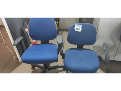 LOTE 426 - 02 CADEIRAS DE ESCRITÓRIO . (NO ESTADO) ATENÇÃO! FAZER A VISITAÇÃO ANTES DE ARREMATAR, NÃO SABEMOS SE FUNCIONA, LEILÃO NÃO TEM GARANTIA E NEM DEVOLUÇÃO, SUJEITO A POSSÍVEIS AVARIAS VISÍVEIS/OCULTAS E/OU AUSÊNCIA DE COMPONENTES.