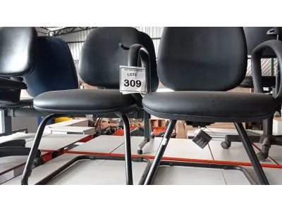 LOTE 309 - 02 CADEIRAS PÉS FIXOS. (NO ESTADO) ATENÇÃO! FAZER A VISITAÇÃO ANTES DE ARREMATAR, NÃO SABEMOS SE FUNCIONA, LEILÃO NÃO TEM GARANTIA E NEM DEVOLUÇÃO, SUJEITO A POSSÍVEIS AVARIAS VISÍVEIS/OCULTAS E/OU AUSÊNCIA DE COMPONENTES.