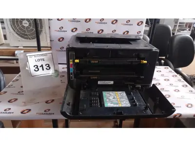 LOTE 313 - 01 IMPRESSORA MODELO CLP-315 COLORIDA MARCA SAMSUNG. (NO ESTADO) ATENÇÃO! FAZER A VISITAÇÃO ANTES DE ARREMATAR, NÃO SABEMOS SE FUNCIONA, LEILÃO NÃO TEM GARANTIA E NEM DEVOLUÇÃO, SUJEITO A POSSÍVEIS AVARIAS VISÍVEIS/OCULTAS E/OU AUSÊNCIA DE COMPONENTES.