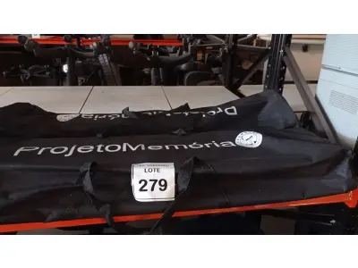 LOTE 279 - 02 EXPOSITORES DE CARTAZES. (NO ESTADO) ATENÇÃO! FAZER A VISITAÇÃO ANTES DE ARREMATAR, NÃO SABEMOS SE FUNCIONA, LEILÃO NÃO TEM GARANTIA E NEM DEVOLUÇÃO, SUJEITO A POSSÍVEIS AVARIAS VISÍVEIS/OCULTAS E/OU AUSÊNCIA DE COMPONENTES.