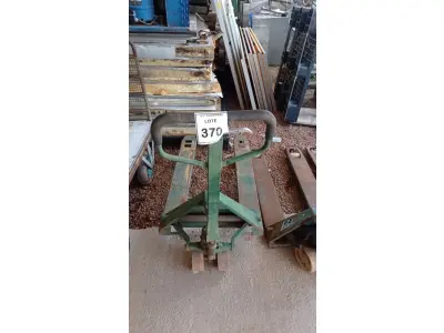 LOTE 370 - 01 PALETEIRA. (NO ESTADO) ATENÇÃO! FAZER A VISITAÇÃO ANTES DE ARREMATAR, NÃO SABEMOS SE FUNCIONA, LEILÃO NÃO TEM GARANTIA E NEM DEVOLUÇÃO, SUJEITO A POSSÍVEIS AVARIAS VISÍVEIS/OCULTAS E/OU AUSÊNCIA DE COMPONENTES.