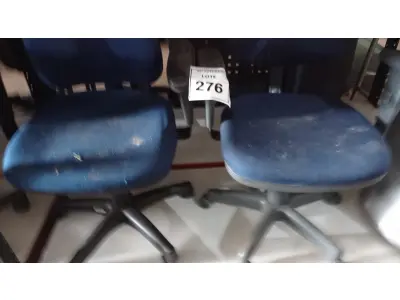 LOTE 276 - 02 CADEIRAS GIRATÓRIAS. (NO ESTADO) ATENÇÃO! FAZER A VISITAÇÃO ANTES DE ARREMATAR, NÃO SABEMOS SE FUNCIONA, LEILÃO NÃO TEM GARANTIA E NEM DEVOLUÇÃO, SUJEITO A POSSÍVEIS AVARIAS VISÍVEIS/OCULTAS E/OU AUSÊNCIA DE COMPONENTES.