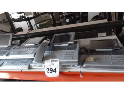 LOTE 294 - 01 LOTE COM VÁRIOS APARELHOS TELEFÔNICOS. (NO ESTADO) ATENÇÃO! FAZER A VISITAÇÃO ANTES DE ARREMATAR, NÃO SABEMOS SE FUNCIONA, LEILÃO NÃO TEM GARANTIA E NEM DEVOLUÇÃO, SUJEITO A POSSÍVEIS AVARIAS VISÍVEIS/OCULTAS E/OU AUSÊNCIA DE COMPONENTES.