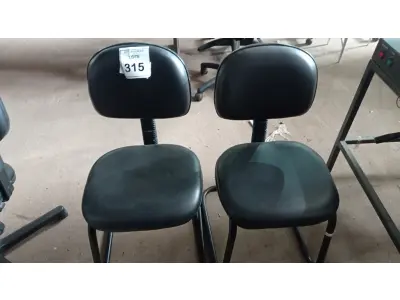 LOTE 315 - 02 CADEIRAS DE ESCRITÓRIO. (NO ESTADO) ATENÇÃO! FAZER A VISITAÇÃO ANTES DE ARREMATAR, NÃO SABEMOS SE FUNCIONA, LEILÃO NÃO TEM GARANTIA E NEM DEVOLUÇÃO, SUJEITO A POSSÍVEIS AVARIAS VISÍVEIS/OCULTAS E/OU AUSÊNCIA DE COMPONENTES.