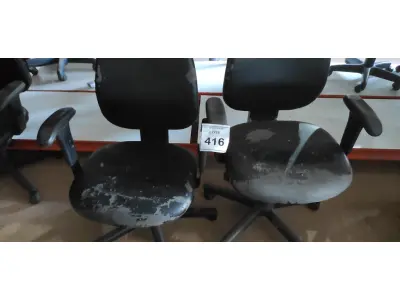 LOTE 416 - 02 CADEIRAS DE ESCRITÓRIO. (NO ESTADO) ATENÇÃO! FAZER A VISITAÇÃO ANTES DE ARREMATAR, NÃO SABEMOS SE FUNCIONA, LEILÃO NÃO TEM GARANTIA E NEM DEVOLUÇÃO, SUJEITO A POSSÍVEIS AVARIAS VISÍVEIS/OCULTAS E/OU AUSÊNCIA DE COMPONENTES.