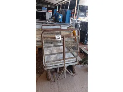 LOTE 369 - 01 CARRINHO PARA TRANSPORTES DE CARGAS. (NO ESTADO) ATENÇÃO! FAZER A VISITAÇÃO ANTES DE ARREMATAR, NÃO SABEMOS SE FUNCIONA, LEILÃO NÃO TEM GARANTIA E NEM DEVOLUÇÃO, SUJEITO A POSSÍVEIS AVARIAS VISÍVEIS/OCULTAS E/OU AUSÊNCIA DE COMPONENTES.