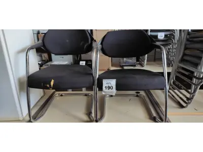 LOTE 190 - 02 CADEIRAS COM PÉS FIXOS. (NO ESTADO) ATENÇÃO! FAZER A VISITAÇÃO ANTES DE ARREMATAR, NÃO SABEMOS SE FUNCIONA, LEILÃO NÃO TEM GARANTIA E NEM DEVOLUÇÃO, SUJEITO A POSSÍVEIS AVARIAS VISÍVEIS/OCULTAS E/OU AUSÊNCIA DE COMPONENTES.