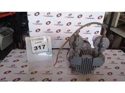 LOTE 317 - 01 BOMBA A VÁCUO. (NO ESTADO) ATENÇÃO! FAZER A VISITAÇÃO ANTES DE ARREMATAR, NÃO SABEMOS SE FUNCIONA, LEILÃO NÃO TEM GARANTIA E NEM DEVOLUÇÃO, SUJEITO A POSSÍVEIS AVARIAS VISÍVEIS/OCULTAS E/OU AUSÊNCIA DE COMPONENTES.