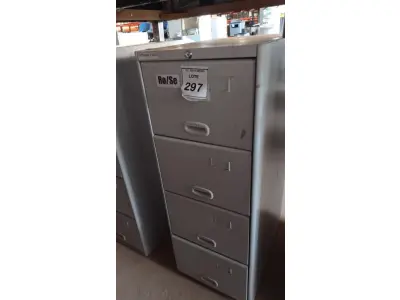 LOTE 297 - 01 ARQUIVO DE AÇO COM 04 GAVETAS. (NO ESTADO) ATENÇÃO! FAZER A VISITAÇÃO ANTES DE ARREMATAR, NÃO SABEMOS SE FUNCIONA, LEILÃO NÃO TEM GARANTIA E NEM DEVOLUÇÃO, SUJEITO A POSSÍVEIS AVARIAS VISÍVEIS/OCULTAS E/OU AUSÊNCIA DE COMPONENTES.