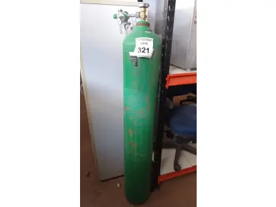 LOTE 321 - 01 CILINDRO DE OXIGÊNIO. (NO ESTADO) ATENÇÃO! FAZER A VISITAÇÃO ANTES DE ARREMATAR, NÃO SABEMOS SE FUNCIONA, LEILÃO NÃO TEM GARANTIA E NEM DEVOLUÇÃO, SUJEITO A POSSÍVEIS AVARIAS VISÍVEIS/OCULTAS E/OU AUSÊNCIA DE COMPONENTES.