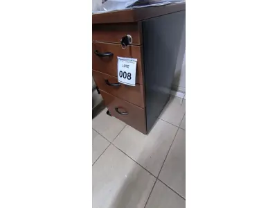LOTE 008 - 01 GAVETEIRO EM MADEIRA 03 GAVETAS. (NO ESTADO) ATENÇÃO! FAZER A VISITAÇÃO ANTES DE ARREMATAR, NÃO SABEMOS SE FUNCIONA, LEILÃO NÃO TEM GARANTIA E NEM DEVOLUÇÃO, SUJEITO A POSSÍVEIS AVARIAS VISÍVEIS/OCULTAS E/OU AUSÊNCIA DE COMPONENTES.