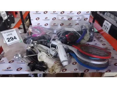 LOTE 294 - 01 LOTE COM VÁRIOS HEADPHONES, RAQUETES ELÉTRICAS E VÁRIOS MIXERS DE ALIMENTOS. (NO ESTADO) ATENÇÃO! FAZER A VISITAÇÃO ANTES DE ARREMATAR, NÃO SABEMOS SE FUNCIONA, LEILÃO NÃO TEM GARANTIA E NEM DEVOLUÇÃO, SUJEITO A POSSÍVEIS AVARIAS VISÍVEIS/OCULTAS E/OU AUSÊNCIA DE COMPONENTES.