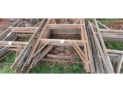 LOTE 120 - 10 MESAS DE FERRO PARA ANDAIMES. (NO ESTADO) ATENÇÃO! FAZER A VISITAÇÃO ANTES DE ARREMATAR, NÃO SABEMOS SE FUNCIONA, LEILÃO NÃO TEM GARANTIA E NEM DEVOLUÇÃO, SUJEITO A POSSÍVEIS AVARIAS VISÍVEIS/OCULTAS E/OU AUSÊNCIA DE COMPONENTES.