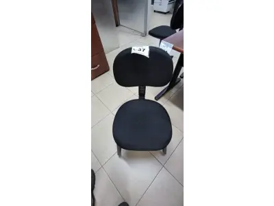 LOTE 037 - 01 CADEIRA FIXA PARA ESCRITÓRIO. (NO ESTADO) ATENÇÃO! FAZER A VISITAÇÃO ANTES DE ARREMATAR, NÃO SABEMOS SE FUNCIONA, LEILÃO NÃO TEM GARANTIA E NEM DEVOLUÇÃO, SUJEITO A POSSÍVEIS AVARIAS VISÍVEIS/OCULTAS E/OU AUSÊNCIA DE COMPONENTES.