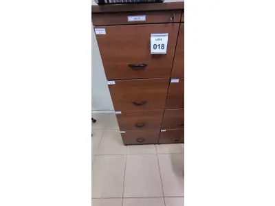 LOTE 018 - 01 ARQUIVO EM MADEIRA COM 04 GAVETAS. (NO ESTADO) ATENÇÃO! FAZER A VISITAÇÃO ANTES DE ARREMATAR, NÃO SABEMOS SE FUNCIONA, LEILÃO NÃO TEM GARANTIA E NEM DEVOLUÇÃO, SUJEITO A POSSÍVEIS AVARIAS VISÍVEIS/OCULTAS E/OU AUSÊNCIA DE COMPONENTES.