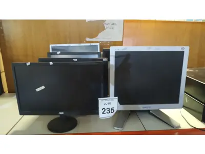 LOTE 235 - 08 MONITORES DE MARCAS E MODELOS DIVERSOS. (NO ESTADO) ATENÇÃO! FAZER A VISITAÇÃO ANTES DE ARREMATAR, NÃO SABEMOS SE FUNCIONA, LEILÃO NÃO TEM GARANTIA E NEM DEVOLUÇÃO, SUJEITO A POSSÍVEIS AVARIAS VISÍVEIS/OCULTAS E/OU AUSÊNCIA DE COMPONENTES.