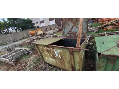 LOTE 104 - 01 LIXEIRA DE FERRO. (NO ESTADO) ATENÇÃO! FAZER A VISITAÇÃO ANTES DE ARREMATAR, NÃO SABEMOS SE FUNCIONA, LEILÃO NÃO TEM GARANTIA E NEM DEVOLUÇÃO, SUJEITO A POSSÍVEIS AVARIAS VISÍVEIS/OCULTAS E/OU AUSÊNCIA DE COMPONENTES.
