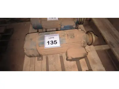 LOTE 135 - 01 MOTOR ELÉTRICO TRIFÁSICO PARA SERRA DE BANCADA. (NO ESTADO) ATENÇÃO! FAZER A VISITAÇÃO ANTES DE ARREMATAR, NÃO SABEMOS SE FUNCIONA, LEILÃO NÃO TEM GARANTIA E NEM DEVOLUÇÃO, SUJEITO A POSSÍVEIS AVARIAS VISÍVEIS/OCULTAS E/OU AUSÊNCIA DE COMPONENTES.